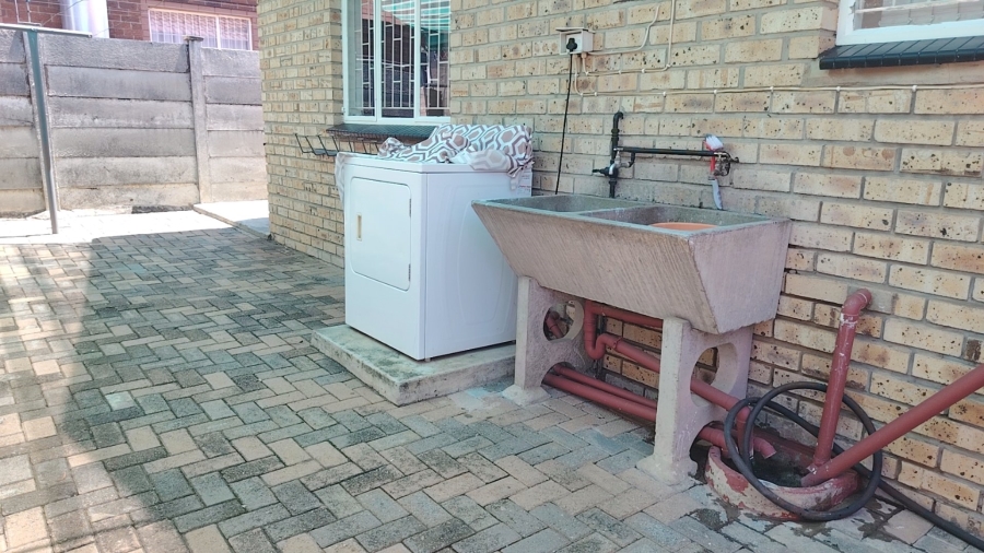 5 Bedroom Property for Sale in Flamwood North West